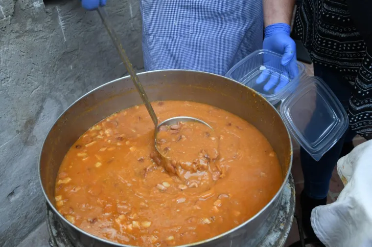 Umjesto tradicionalne proslave praznika rada, održana je podjela graha