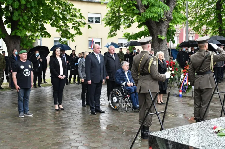 Milanović je zbog ovih majica demonstrativno napustio obilježavanje akcije Bljesak u Okučanima!