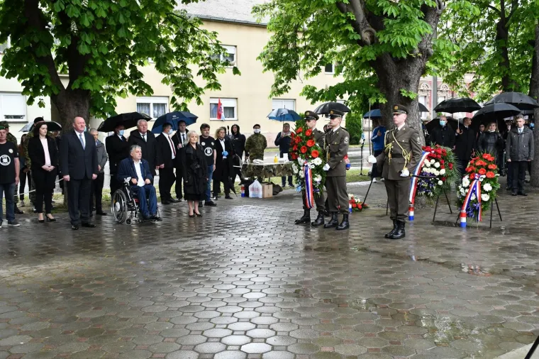 Milanović je zbog ovih majica demonstrativno napustio obilježavanje akcije Bljesak u Okučanima!