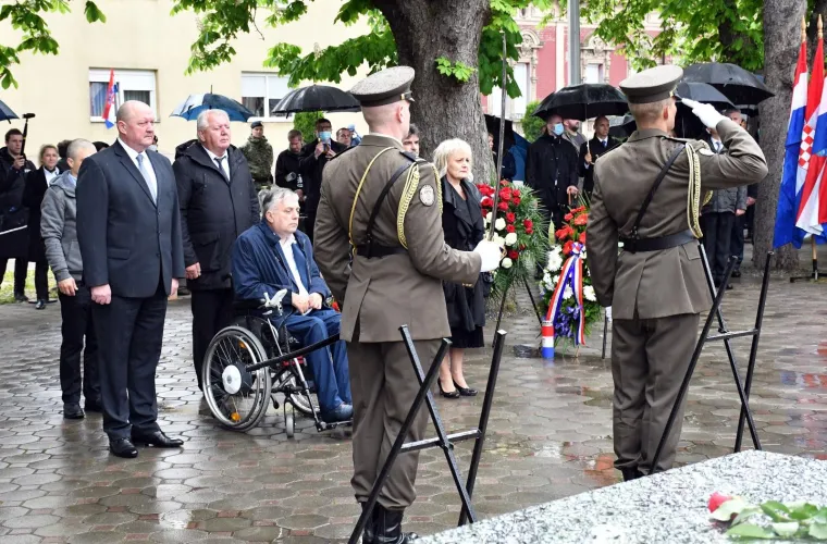 Milanović je zbog ovih majica demonstrativno napustio obilježavanje akcije Bljesak u Okučanima!