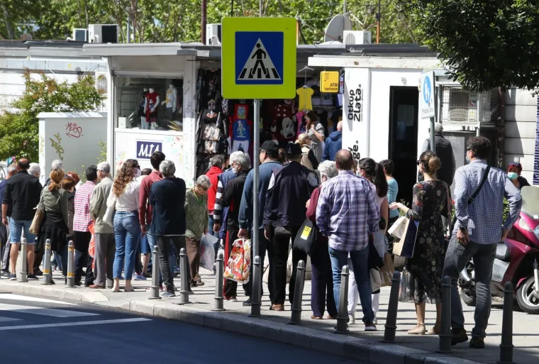 Splitski pazar pun k'o &scaron;ipak! Splićani zaboravili na koronu i distancu iako je kod njih najgore