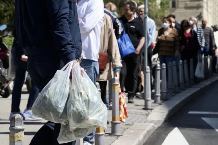 Splitski pazar pun k'o &scaron;ipak! Splićani zaboravili na koronu i distancu iako je kod njih najgore