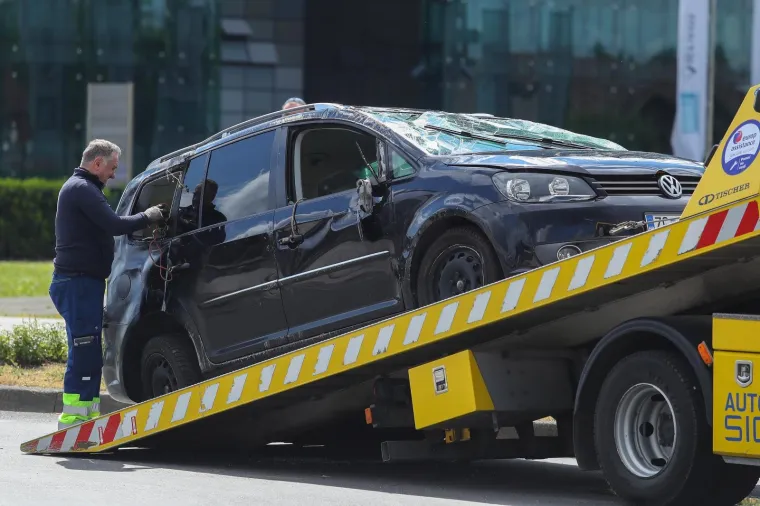 NESREĆA U ZAGREBU: Smrskani automobili na jednom od najvećih gradskih križanja