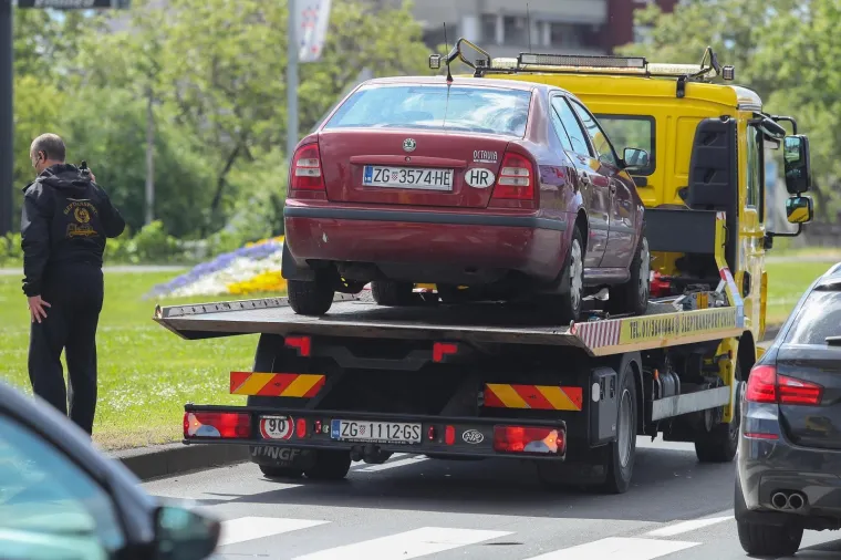 NESREĆA U ZAGREBU: Smrskani automobili na jednom od najvećih gradskih križanja