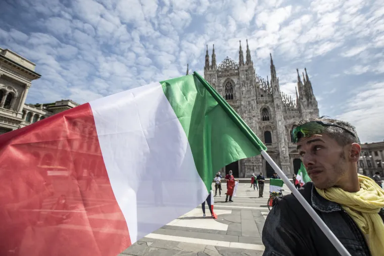 Italija se polako vraća u normalu: S ublažavanjem karantene ljudi iza&scaron;le na ulice i u parkove