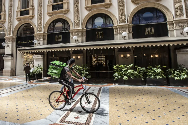 Italija se polako vraća u normalu: S ublažavanjem karantene ljudi iza&scaron;le na ulice i u parkove