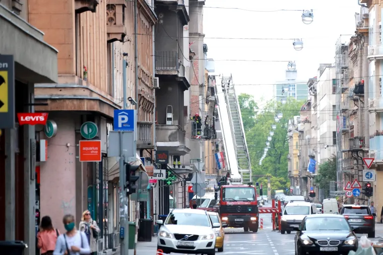 Vrijedni od jutra: Vatrogasci rade na saniranju posljedica potresa u Zagrebu