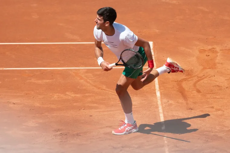 [FOTO] PAPARAZZI TAJNO SNIMILI ĐOKOVIĆA USRED PANDEMIJE KORONAVIRUSA DA OVO RADI: &Scaron;panjolci poludjeli