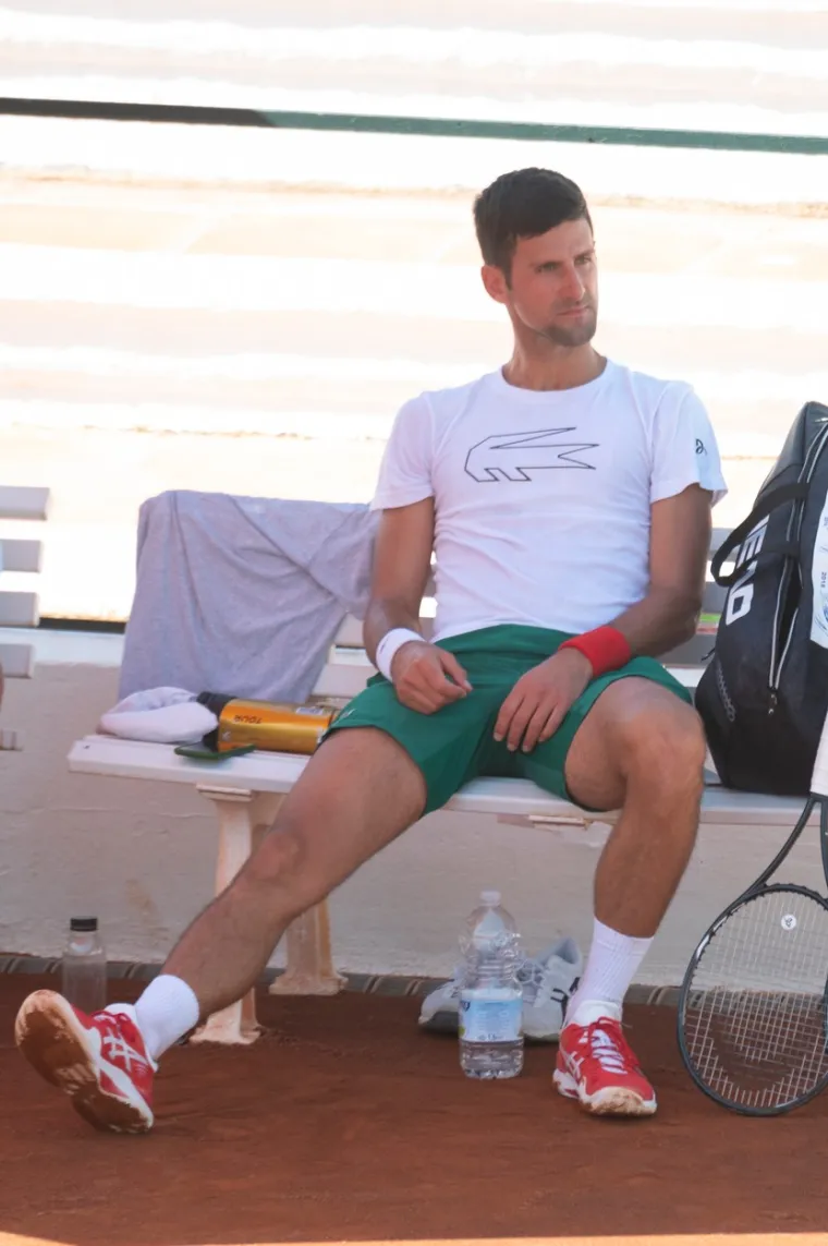 [FOTO] PAPARAZZI TAJNO SNIMILI ĐOKOVIĆA USRED PANDEMIJE KORONAVIRUSA DA OVO RADI: &Scaron;panjolci poludjeli