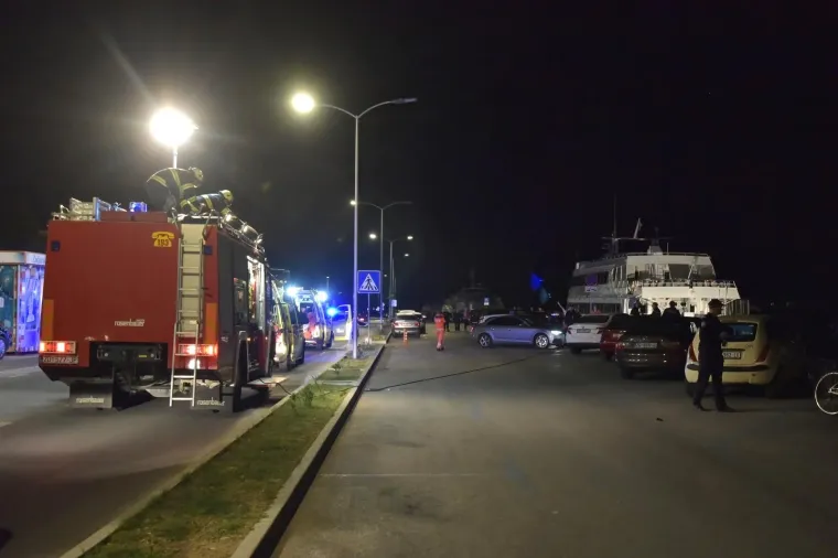 TE&Scaron;KA PROMETNA NESREĆA U ZADRU: Mladići sletjeli autom u more, ima i poginulih