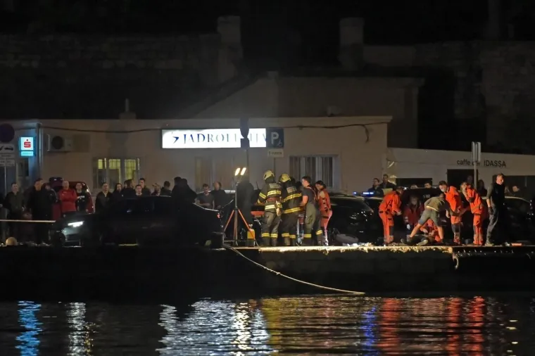 TE&Scaron;KA PROMETNA NESREĆA U ZADRU: Mladići sletjeli autom u more, ima i poginulih