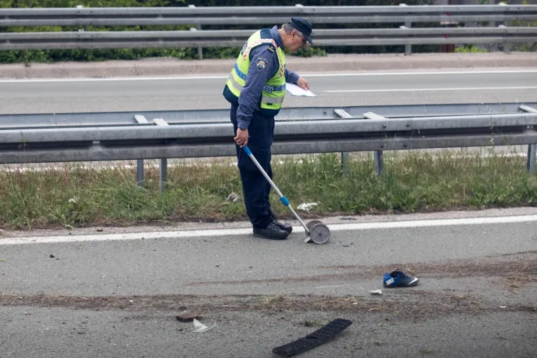 POGINUO VOZAČ AUTOMOBILA NA AUTOCESTI RIJEKA-ZAGREB: Sudario se s kamionom; suvozač je prevezen u bolnicu
