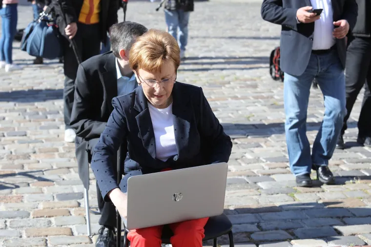 Zagrebačka oporba na Bandićevu online sjednicu odgovorila performansom na Markovu trgu