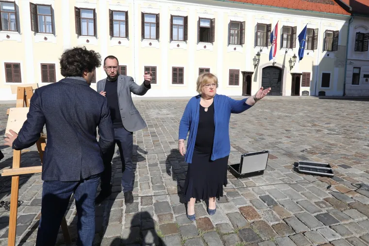 Zagrebačka oporba na Bandićevu online sjednicu odgovorila performansom na Markovu trgu