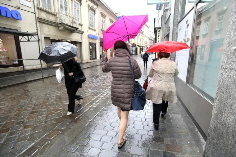 Terase kafića ponovno zjape prazne: Zbog ki&scaron;e i hladnoće Hrvati danas neće uživati u omiljenom hobiju
