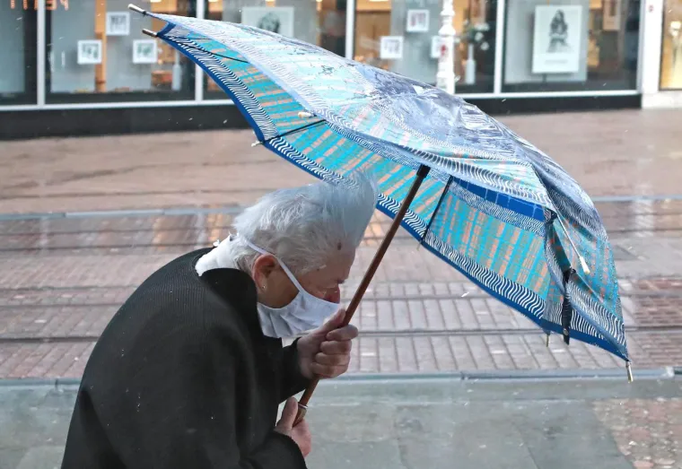 Terase kafića ponovno zjape prazne: Zbog ki&scaron;e i hladnoće Hrvati danas neće uživati u omiljenom hobiju