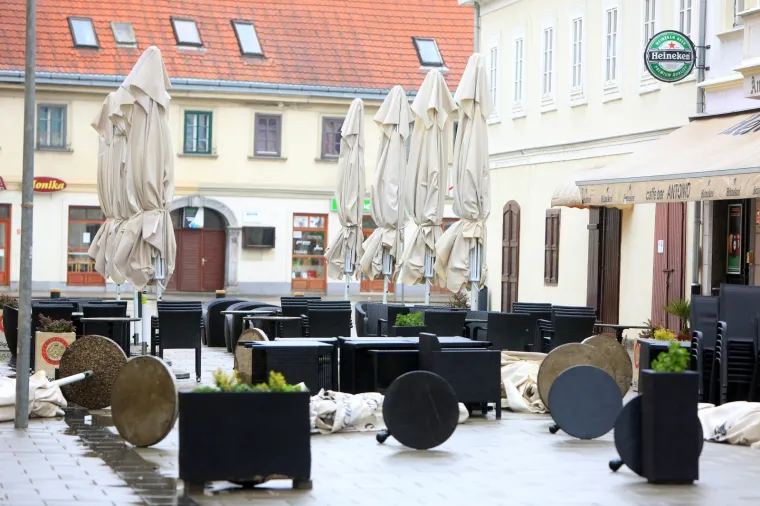 Terase kafića ponovno zjape prazne: Zbog ki&scaron;e i hladnoće Hrvati danas neće uživati u omiljenom hobiju