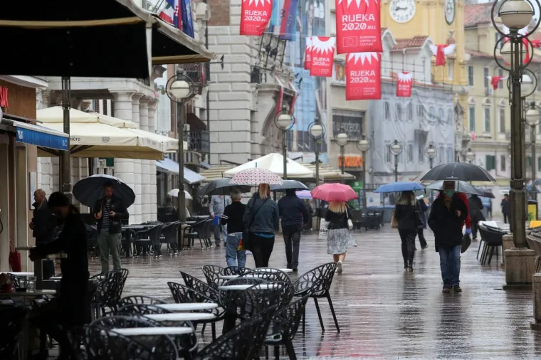 Terase kafića ponovno zjape prazne: Zbog ki&scaron;e i hladnoće Hrvati danas neće uživati u omiljenom hobiju