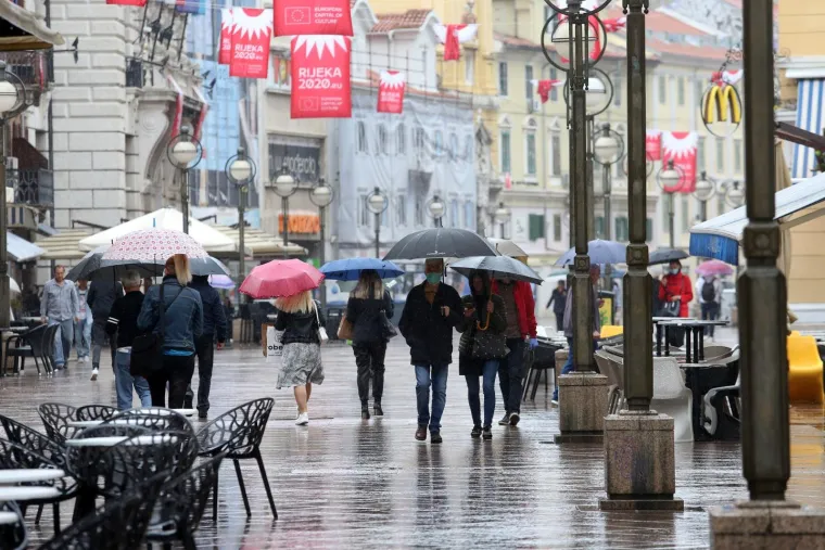 Terase kafića ponovno zjape prazne: Zbog ki&scaron;e i hladnoće Hrvati danas neće uživati u omiljenom hobiju