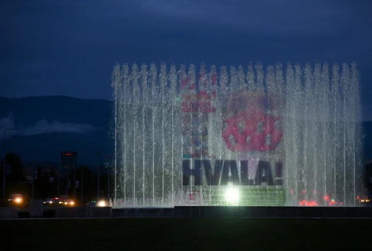 Hvala vam na svemu! Zagrebačke fontane zasvijetlile u čast svih medicinskih djelatnika