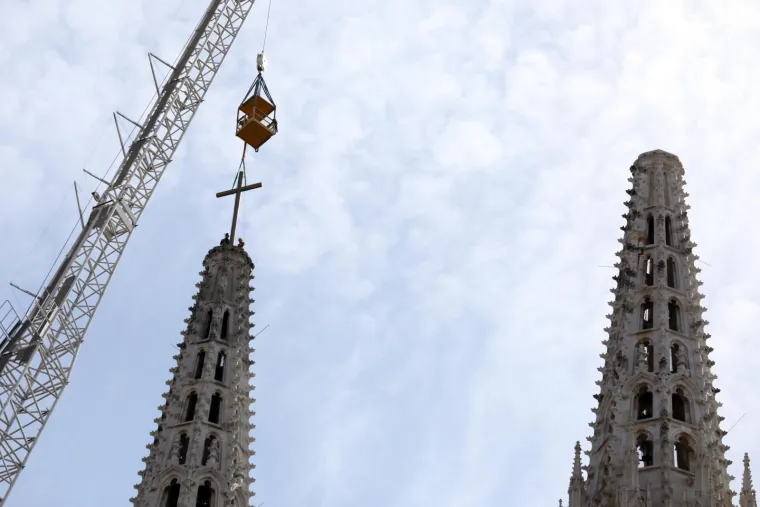 Obnova zagrebačkog simbola nakon potresa: Postavljaju se križevi na katedralu