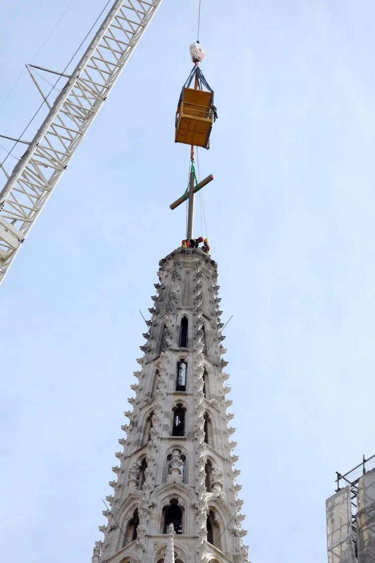 Obnova zagrebačkog simbola nakon potresa: Postavljaju se križevi na katedralu