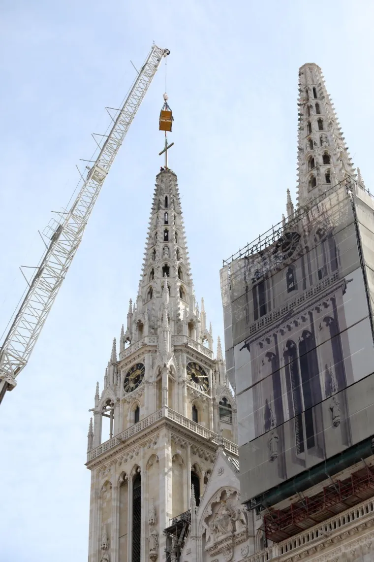 Obnova zagrebačkog simbola nakon potresa: Postavljaju se križevi na katedralu