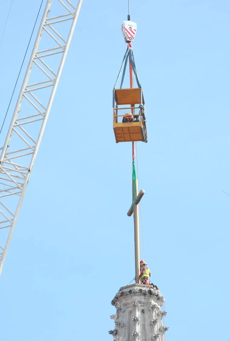 Obnova zagrebačkog simbola nakon potresa: Postavljaju se križevi na katedralu