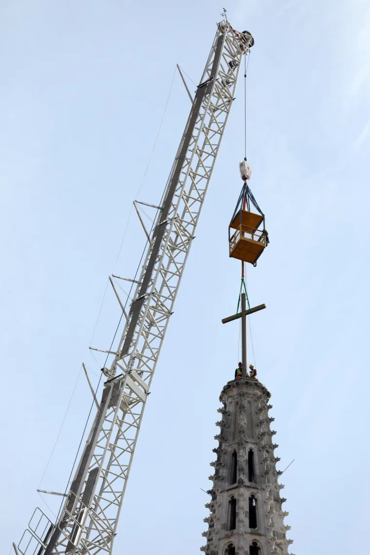 Obnova zagrebačkog simbola nakon potresa: Postavljaju se križevi na katedralu