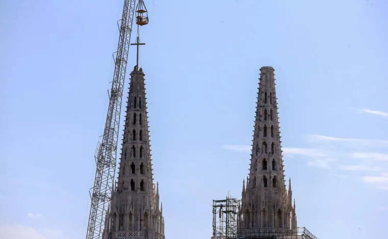 Obnova zagrebačkog simbola nakon potresa: Postavljaju se križevi na katedralu