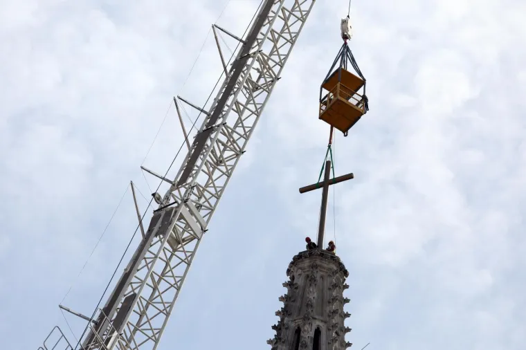 Obnova zagrebačkog simbola nakon potresa: Postavljaju se križevi na katedralu