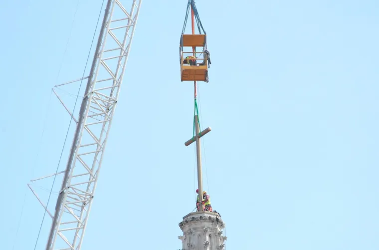 Obnova zagrebačkog simbola nakon potresa: Postavljaju se križevi na katedralu