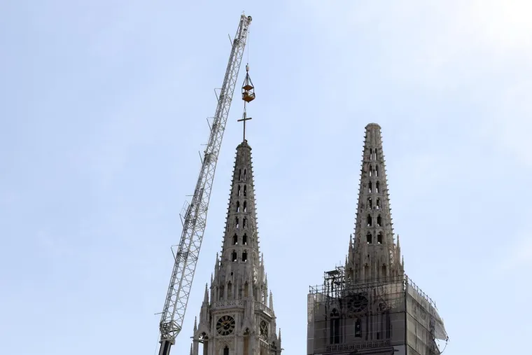 Obnova zagrebačkog simbola nakon potresa: Postavljaju se križevi na katedralu