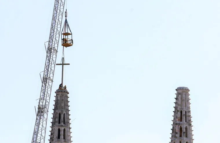 Obnova zagrebačkog simbola nakon potresa: Postavljaju se križevi na katedralu