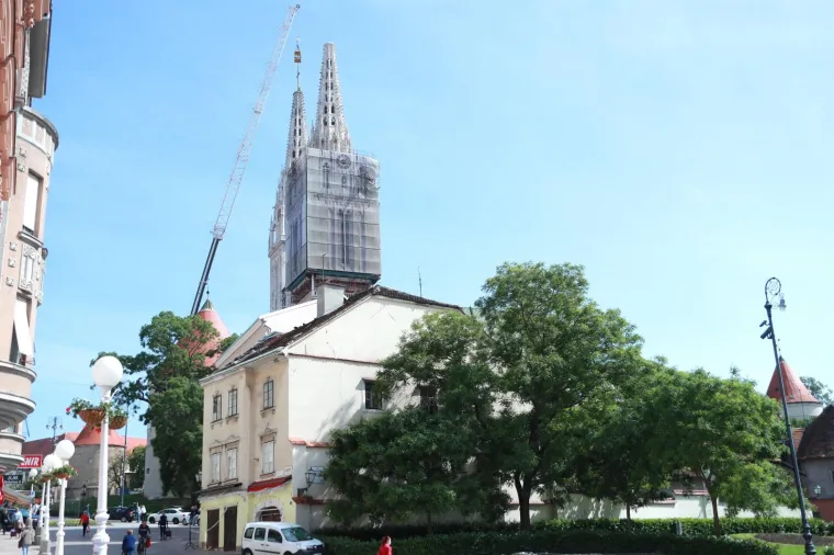 Obnova zagrebačkog simbola nakon potresa: Postavljaju se križevi na katedralu