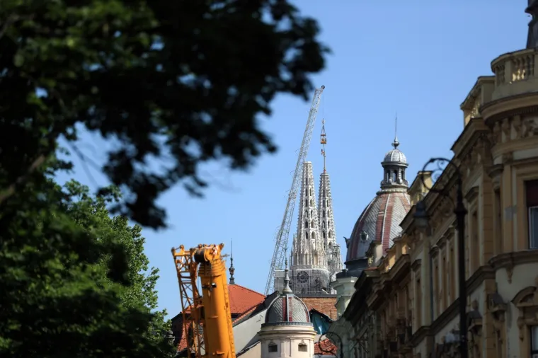 Obnova zagrebačkog simbola nakon potresa: Postavljaju se križevi na katedralu