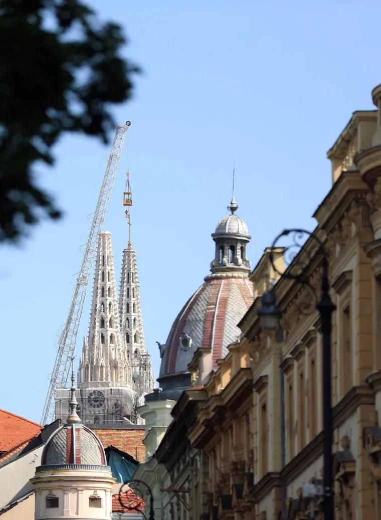 Obnova zagrebačkog simbola nakon potresa: Postavljaju se križevi na katedralu