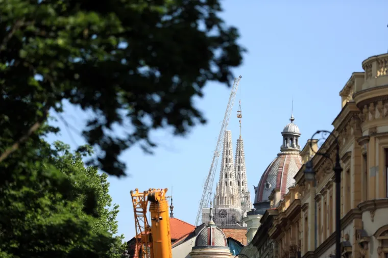 Obnova zagrebačkog simbola nakon potresa: Postavljaju se križevi na katedralu