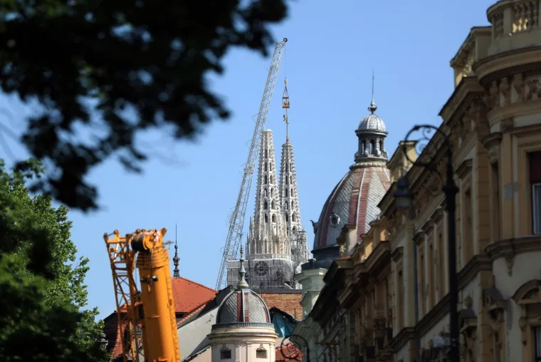 Obnova zagrebačkog simbola nakon potresa: Postavljaju se križevi na katedralu