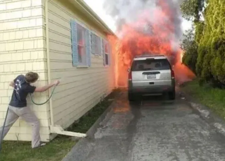 Kada bi 2020. godina bila prikazana slikama, bila bi ''najgori ponedjeljak'' meme