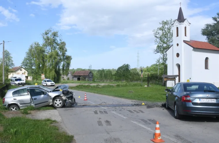 STRA&Scaron;AN IZRAVAN SUDAR U SISKU: Dvije su osobe ozlijeđene i prevezene u bolnicu