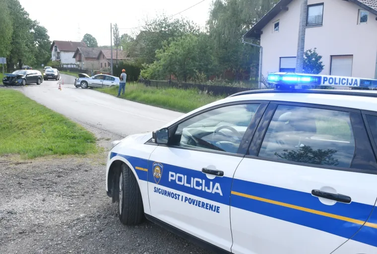 STRA&Scaron;AN IZRAVAN SUDAR U SISKU: Dvije su osobe ozlijeđene i prevezene u bolnicu