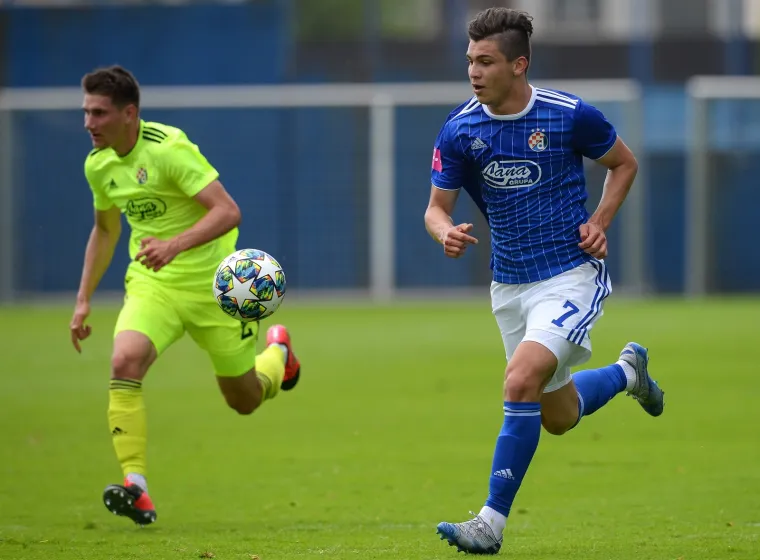 Novi trener Igor Jovičević podijelio ih je u tri momčadi: Plavu, Žutu i Mladu.