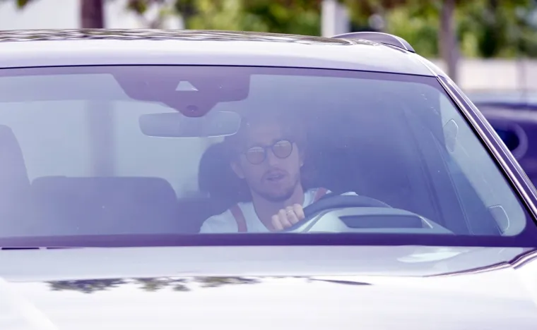 Jedan detalj posebno upada u oči. Naime, Luka je na glavi imao naočale sa žutim okvirima. Nismo ga jo&scaron; imali prilike vidjeti s takvim naočalama. Kakav kralj...