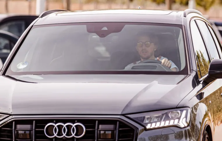 Zvijezda Real Madrida i hrvatske nogometne reprezentacije Luka Modrić snimljen je od strane paparazza prilikom dolaska u nogometni centar kraljevskog kluba Valdebebas na testiranje na COVID-19.
