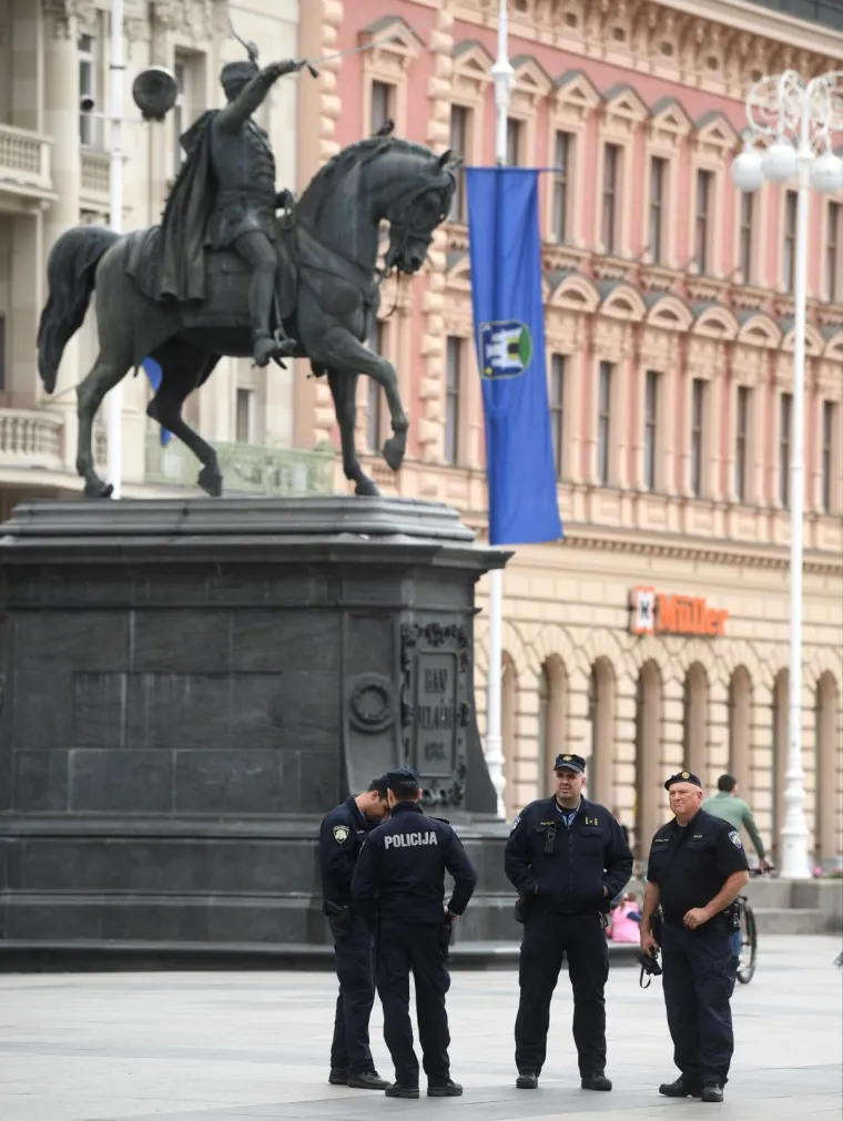 Ma nije moguće! Prosvjed protiv 5G mreže i cjepiva u Zagrebu, ljude koji su do&scaron;li možete prebrojati na prste