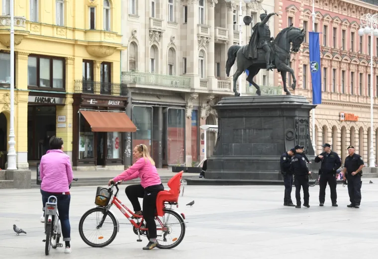 Ma nije moguće! Prosvjed protiv 5G mreže i cjepiva u Zagrebu, ljude koji su do&scaron;li možete prebrojati na prste