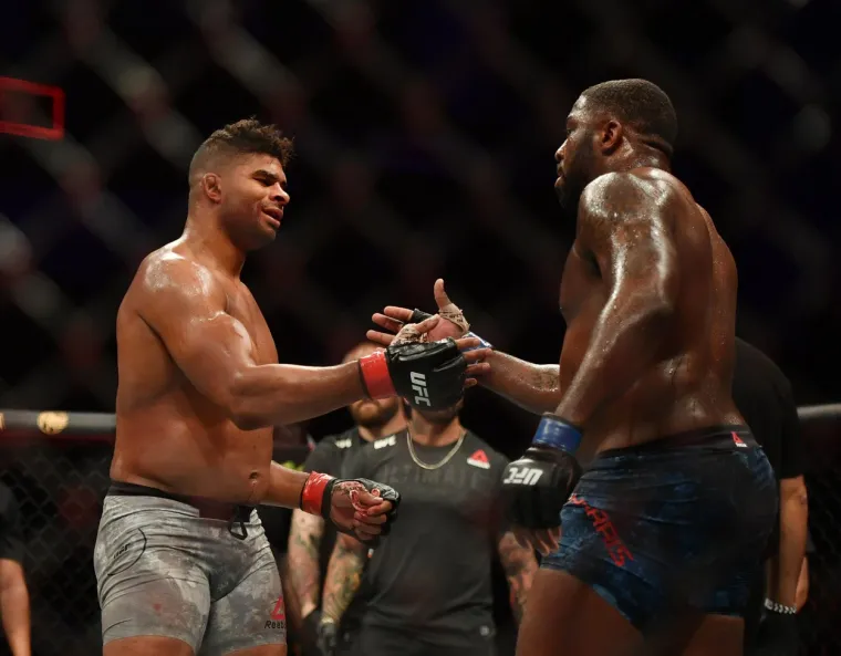 Elitna organizacija slobodne borbe UFC u noći sa subote na nedjelju po hrvatskom vremenu održao je i treću priredbu nakon "izlaska iz izolacije", a u glavnoj borbi UFC on ESPN 8 priredbe gledali smo odličan teškaški okršaj Alistaira Overeema (46-18-1 nc) i Walta Harrisa (13-8-1 nc) u Jacksonvilleu.