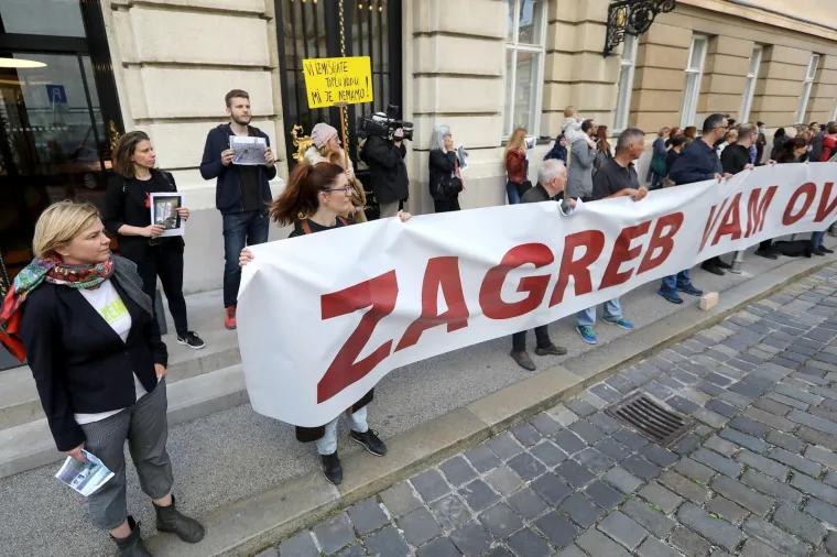 Ogorčeni građani dočekali zastupnike: 'Nemamo vremena godinu dana. Iz stana u stan se selimo!'