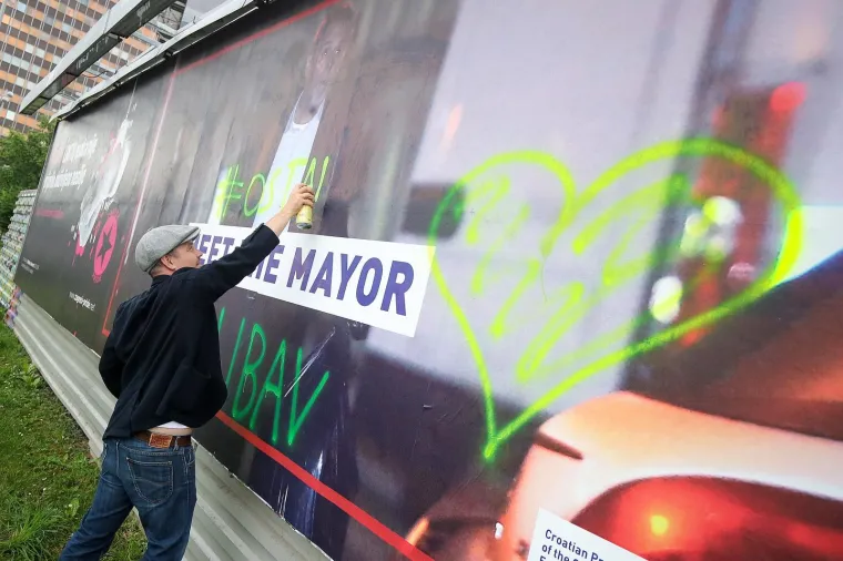 Juričan ispisao ljubavne poruke Bandiću tako da ih svi vide! Pozvao građane da učine isto